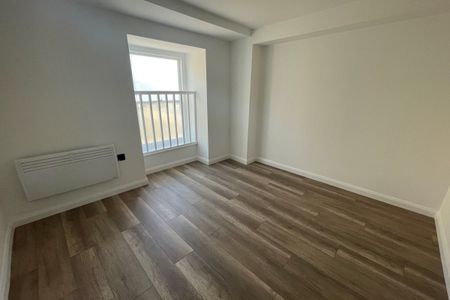 High Street - Photo 4