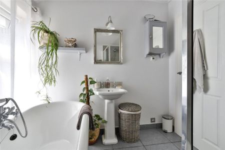 2 bedroom semi-detached house to rent - Photo 5