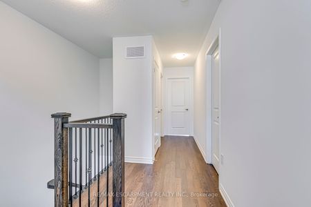 Townhouse For Lease | W8127818 - Photo 5