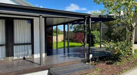 Stunning Three Bedroom in Sought After Hamilton East - Photo 3