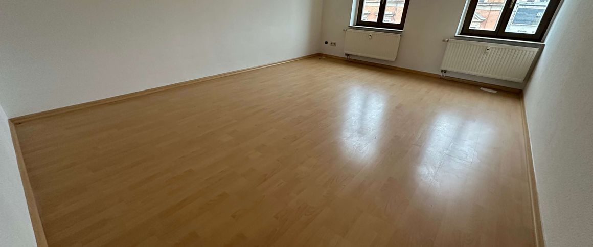 Balkon - 3.OG - WG-geeignet - nur Wohnzi. straßenseitig ausgerichtet** - Foto 1