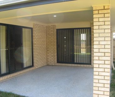 Air Conditioned Private 4 Bedroom Home - Photo 3