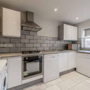 7 bedroom terraced house to rent - Photo 3