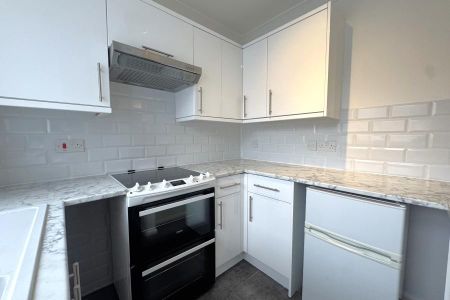 1 bedroom end of terrace house to rent - Photo 2