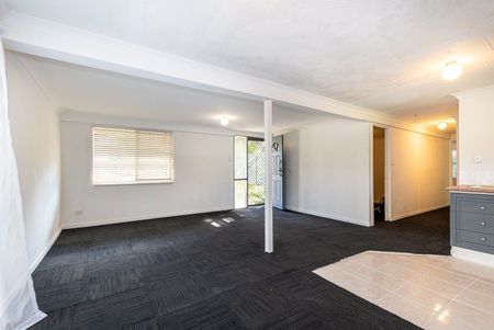 Highset home in Great Location With Dual Living Potential - Photo 4