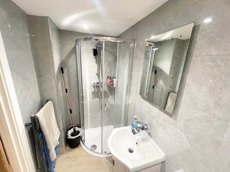 Raincliffe Grove, East End Park, Leeds - Photo 5