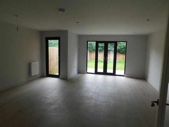 4 bedroom terraced house to rent - Photo 1