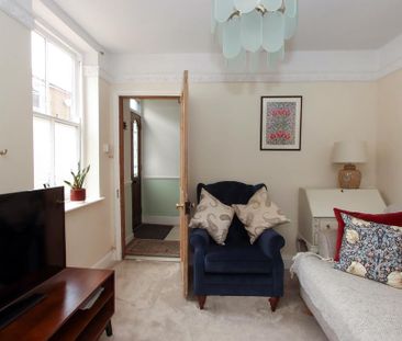 4 bedroom end of terrace house to rent - Photo 2