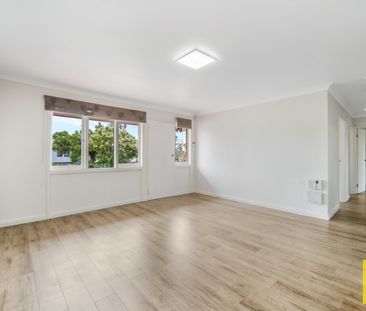 Charming Three Bedroom Home - Photo 4