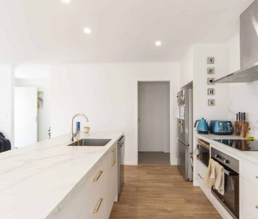 Executive Three Bedroom Home - Photo 4