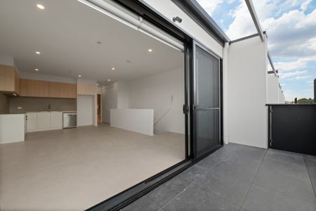 Pretty Awesome - Photo 5