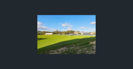 GLORIOUS MORNING SUN IN COURTYARD! - Photo 5