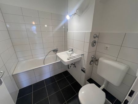 Familienfreundliche 3-Zimmer-Wohnung mit Balkon - Photo 5