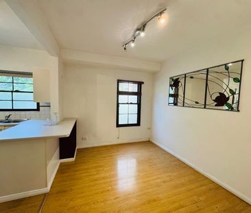 WELL PRESENTED IN BOUTIQUE SETTING CLOSE TO ST VINCENT'S COLLEGE, S... - Photo 2