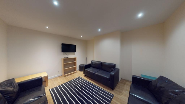 6 bedroom semi-detached house to rent - Photo 1