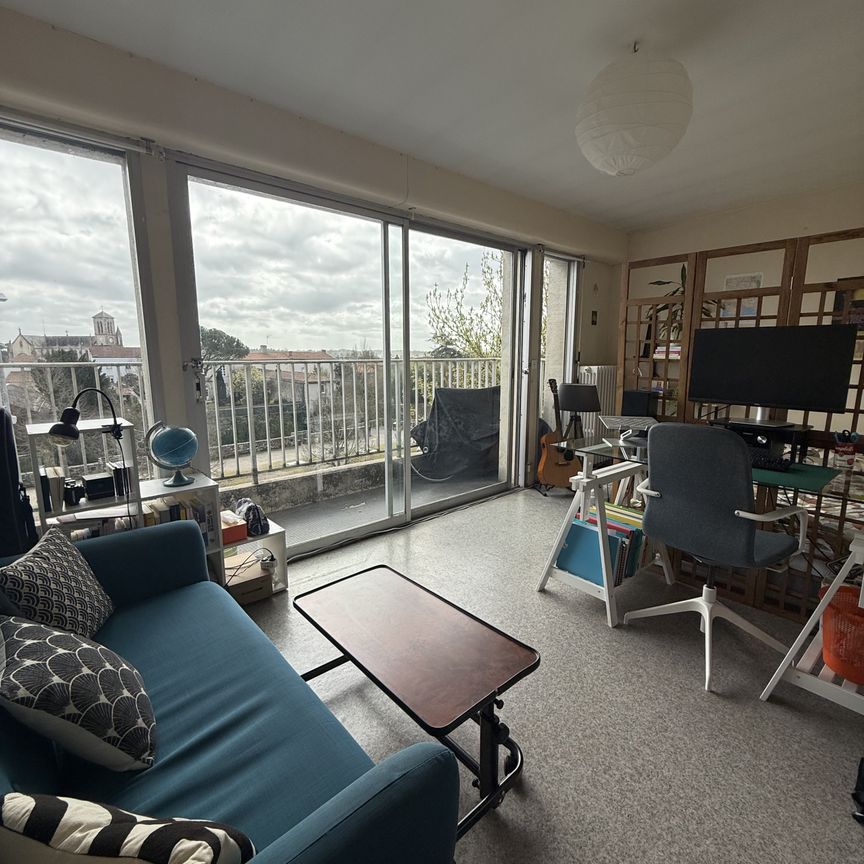 Location Appartement 1 pièce 29m² MONTAIGU VENDEE 85600 - Photo 1