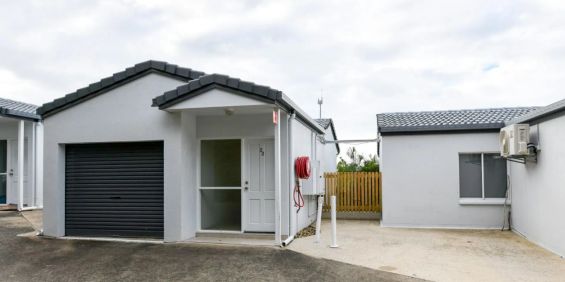 Great Location...Spacious Fully Furnished Townhouse! - Photo 3
