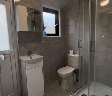 1 bedroom in a house share to rent - Photo 6