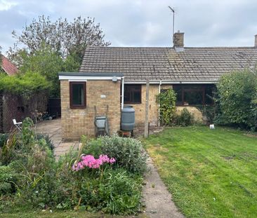 2 bedroom semi-detached bungalow to rent - Photo 1