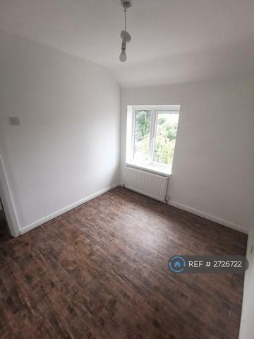 3 bedroom terraced house to rent - Photo 4