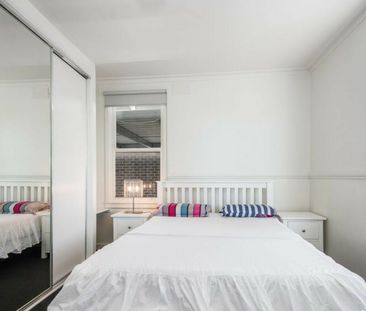 Stylish Family Living in Quiet Court Location - Photo 3