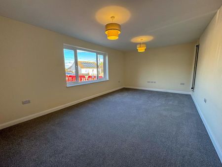 4 bedroom detached house to rent - Photo 2