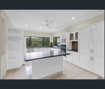 Gorgeous Family Home - Photo 1