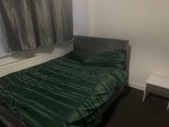 Room in a Shared Flat, London, SE3 - Photo 1