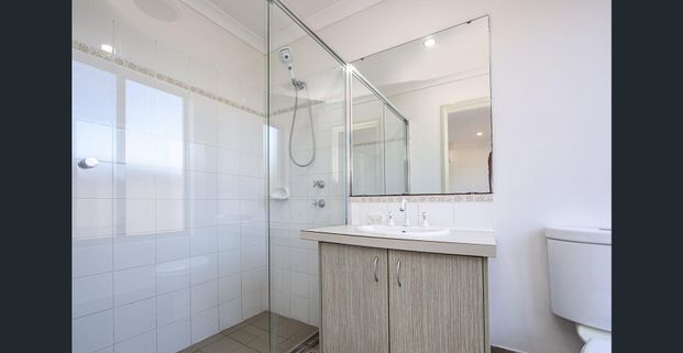 Beautifully presented home in convenient location - Photo 1