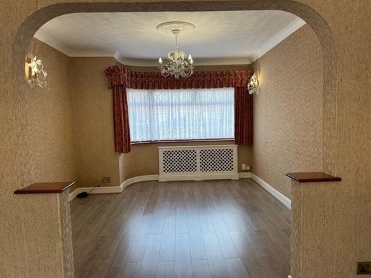 Howberry Close, Edgware, HA8 - Photo 1