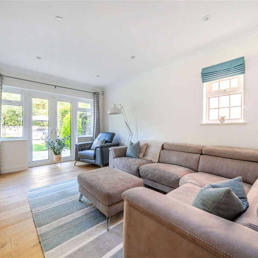 A well proportioned family home in a desirable Sevenoaks location - Photo 1