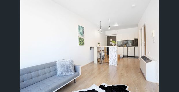 Bright and furnished - Photo 1