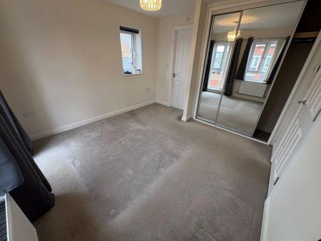 4 bedroom semi-detached house to rent - Photo 2