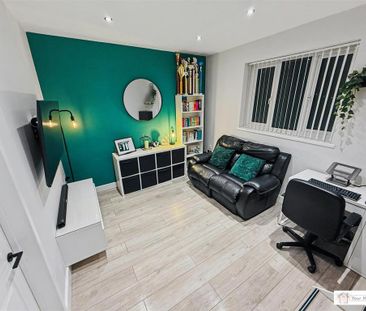 4 bedroom semi-detached house to rent - Photo 3