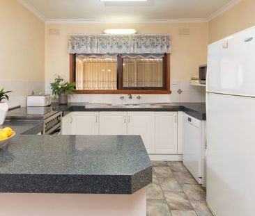 Four bedroom Family home in quite part of Wodonga - Photo 5