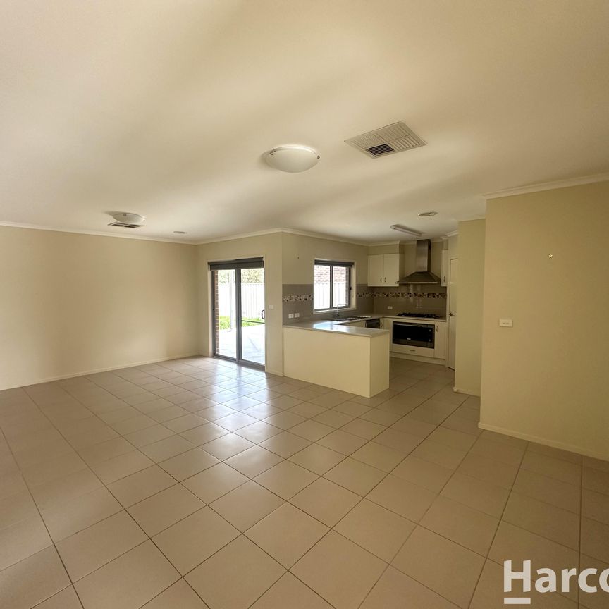 Three Bedroom House - Photo 1