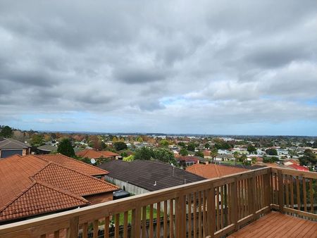 Modern 3BR Flat in Papakura - Photo 4