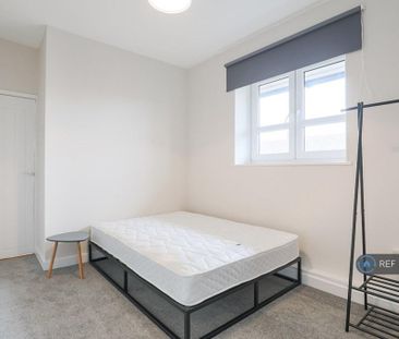 1 bedroom in a flat share to rent - Photo 1