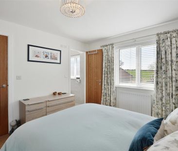 4 bedroom detached house to rent - Photo 4