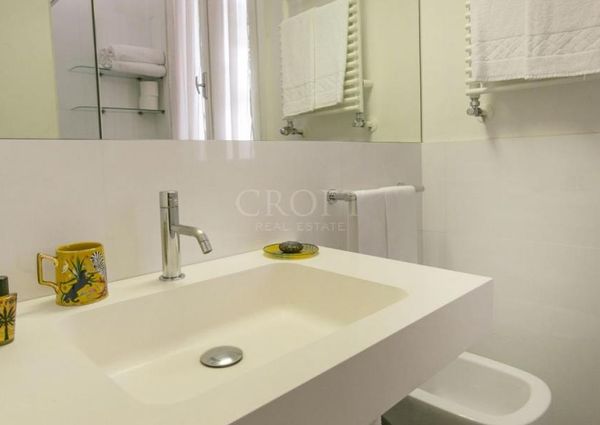 Elegant Apartment in the Heart of Rome: Between Piazza di Spagna and Via del Corso, in residence with dayluy cleaning , A/C wifi , consierge. Rif #1948