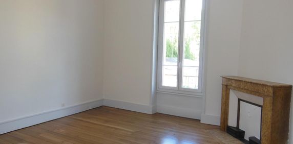 Location Appartement 5 pièces 119m² MACON 71000 - Photo 2