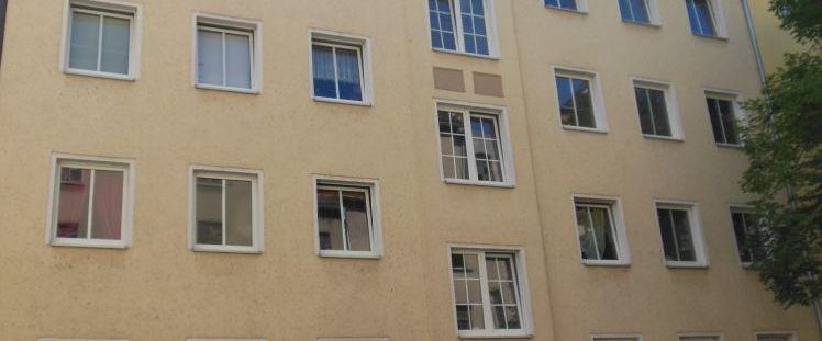 Eine gepflegte 3-RW mit Balkon & Küche + Bad mit Fenster im 2.OG in Gera-Pforten kommt in die Vermietung. - Photo 1