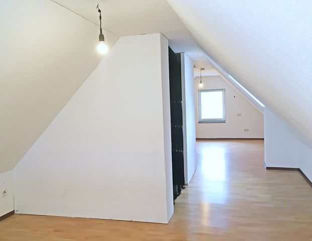 Dachgeschosswohnung mit Extras! - Foto 1