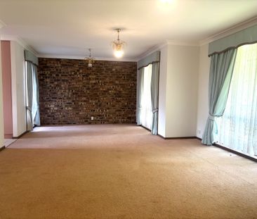 Comfortable Spacious Home - Photo 2