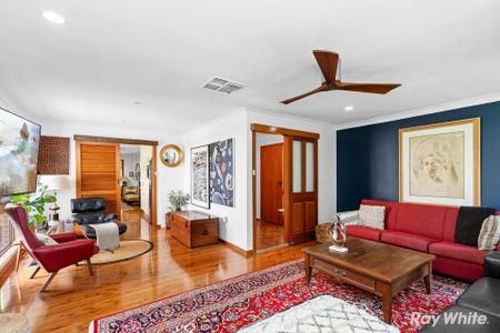 Beautiful and furnished 3-Bedroom Home! - Photo 2