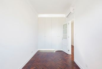 Apartamento T3 para arrendamento sem móveis na Av. Roma em Lisboa