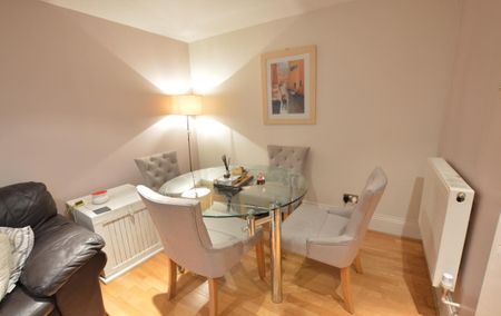 3 Bed Flat, Princess Park Manor, N11 - Photo 3