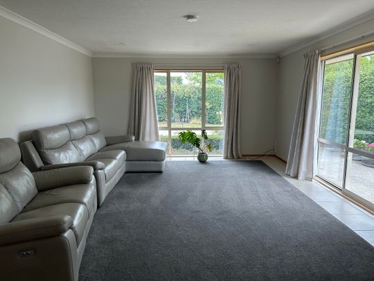 Large Family Home - Photo 1