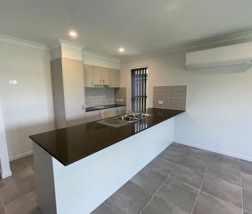 Modern 4-Bedroom Home in Park Ridge! - Photo 6