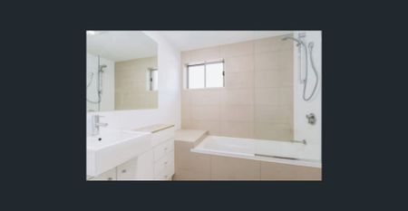 Spacious 2-Bedroom Apartment in the Heart of West End - Photo 2